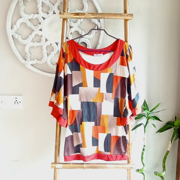 Made in Italy Tops - 🍁🍁🍁 Geometric 70s Design Italian Top